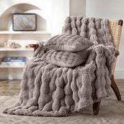 Pom Pom Fur plaid met kussens - taupe - 1